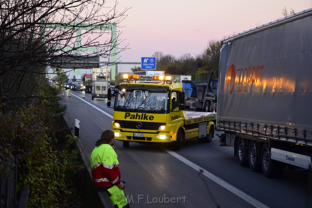 VU LKW A 4 Rich Aachen hinter Rodenkirchener Bruecke P48.JPG - Miklos Laubert